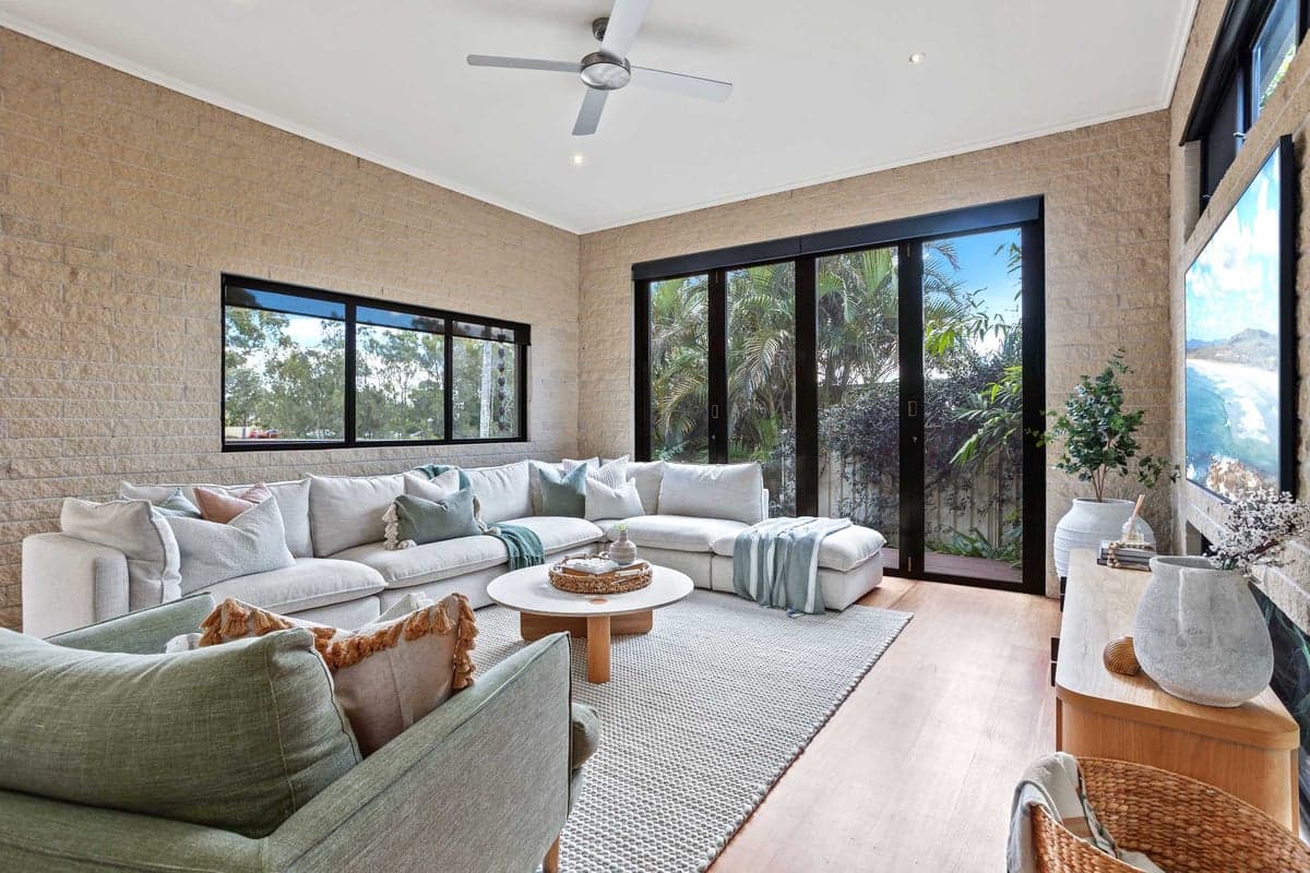 Furnished 5 Bedroom House in Burleigh Waters