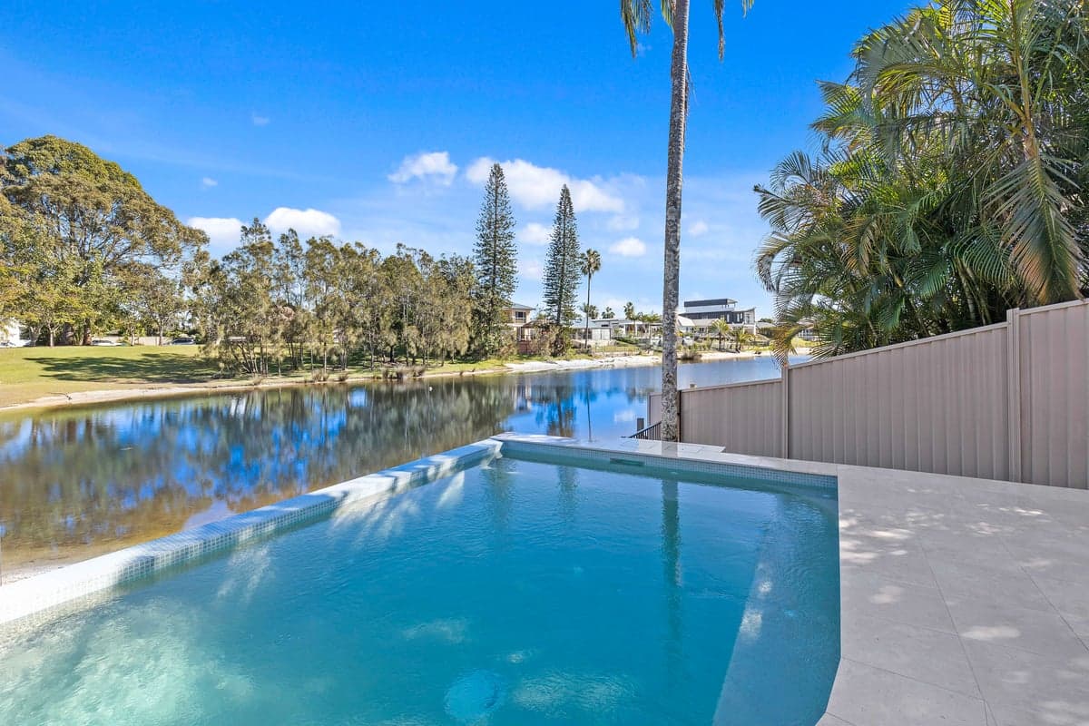 Furnished 5 Bedroom House in Burleigh Waters