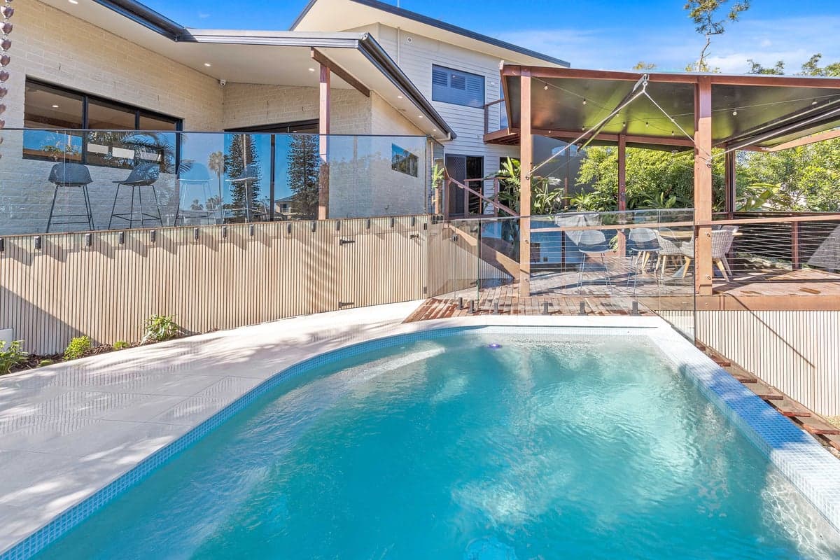 Furnished 5 Bedroom House in Burleigh Waters