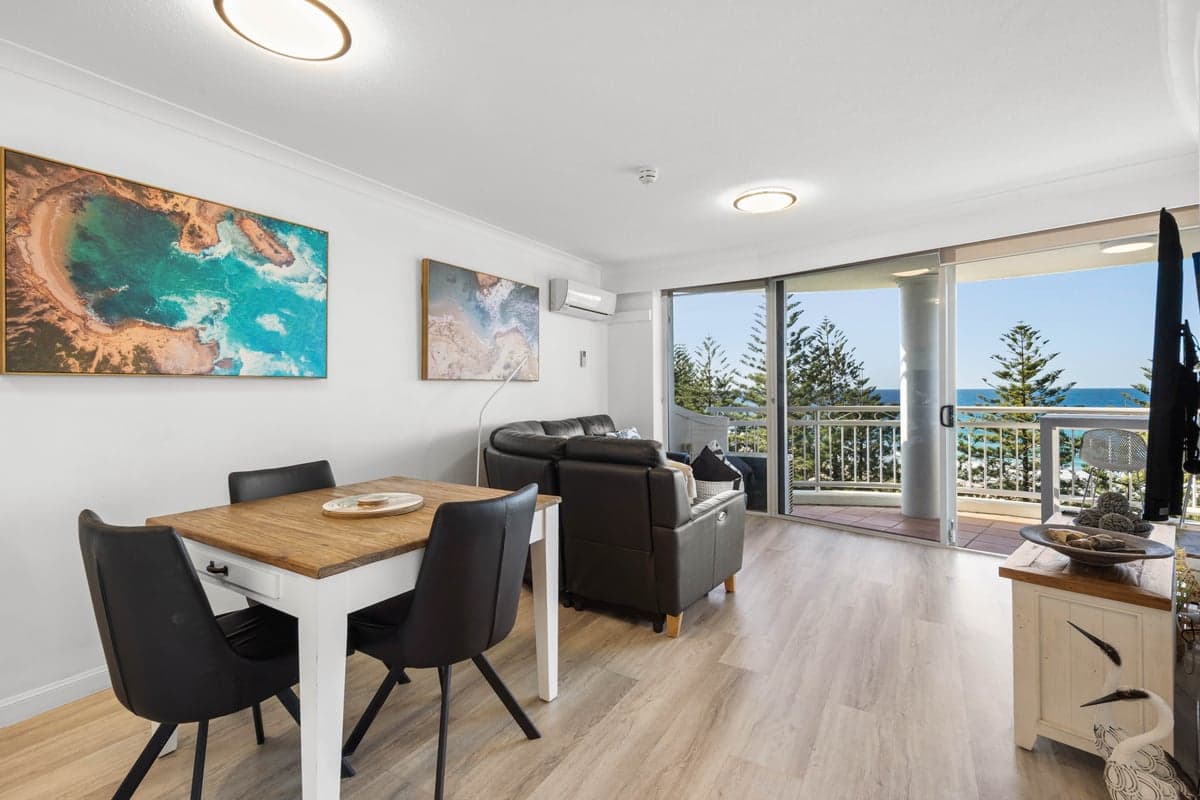 Furnished 1 Bedroom House in North Burleigh