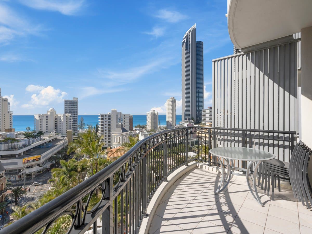 Furnished 3 Bedroom Apartment in Surfers Paradise