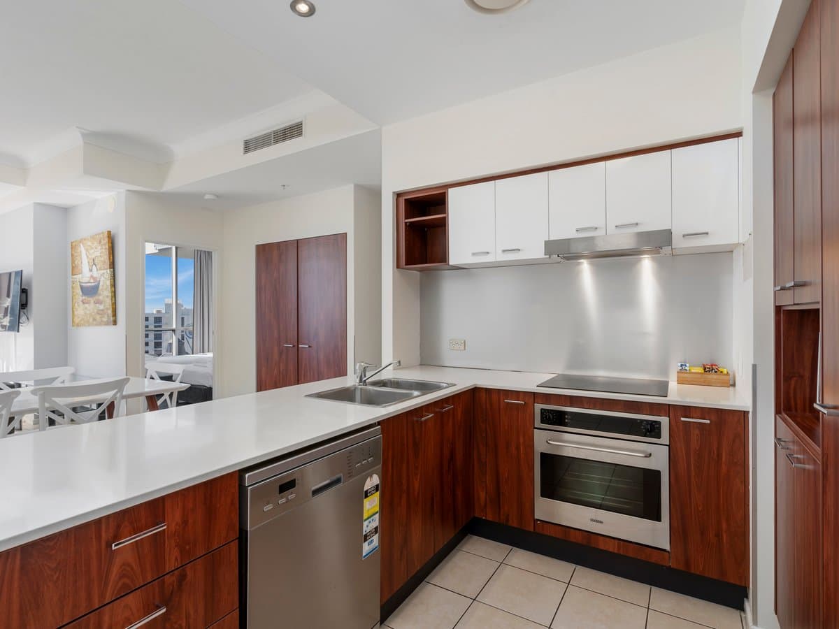 Furnished 3 Bedroom Apartment in Surfers Paradise