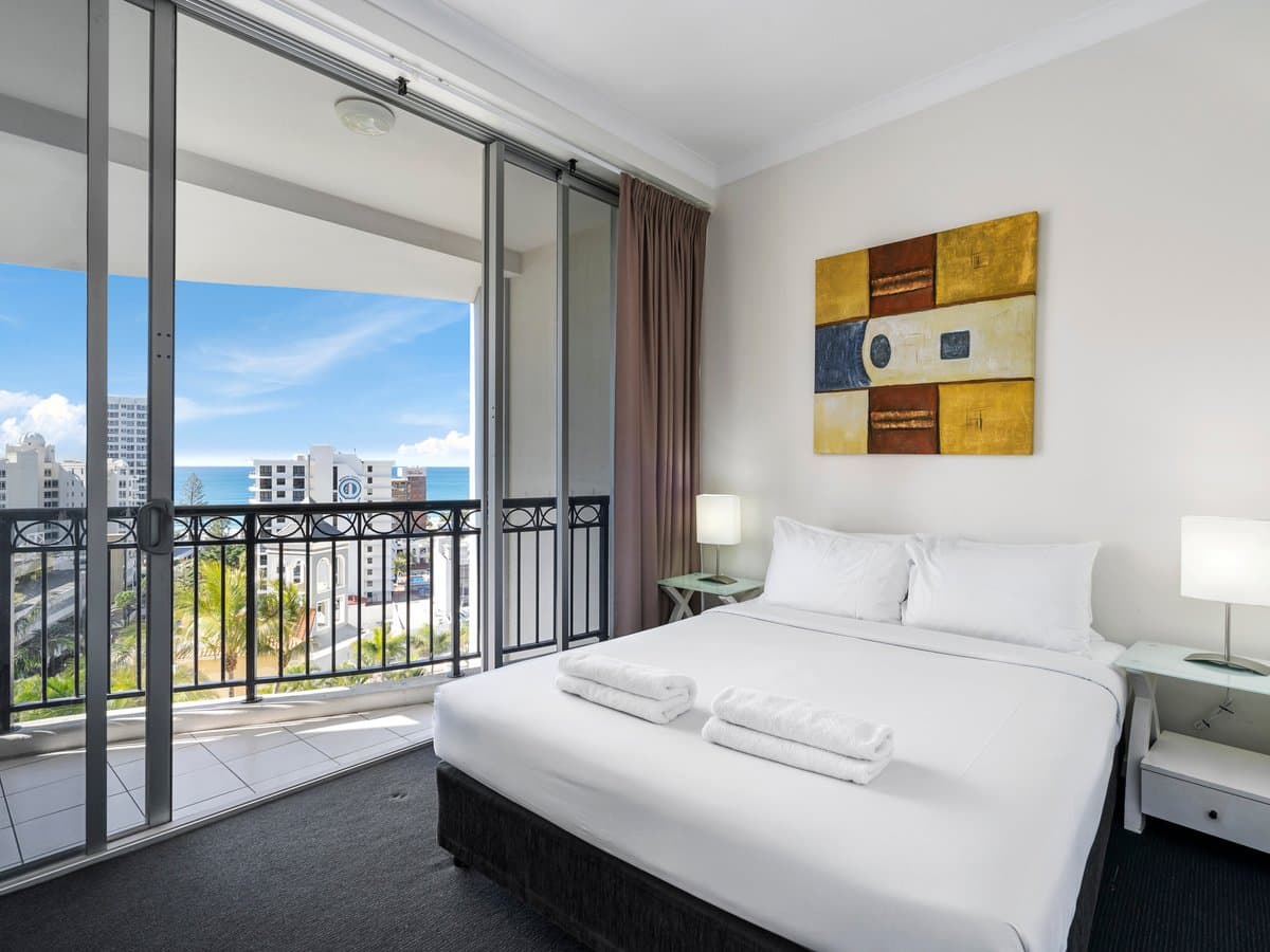 Furnished 3 Bedroom Apartment in Surfers Paradise