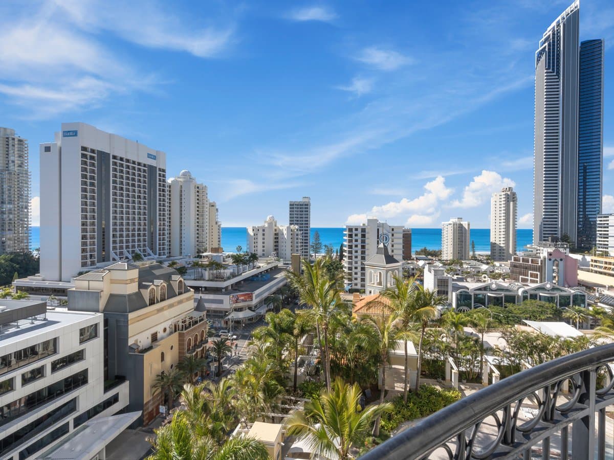Furnished 3 Bedroom Apartment in Surfers Paradise