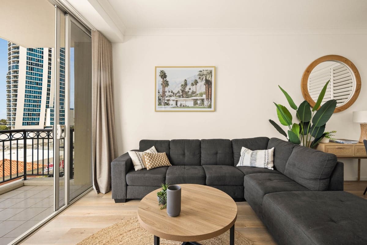 Furnished 2 Bedroom House in Surfers Paradise