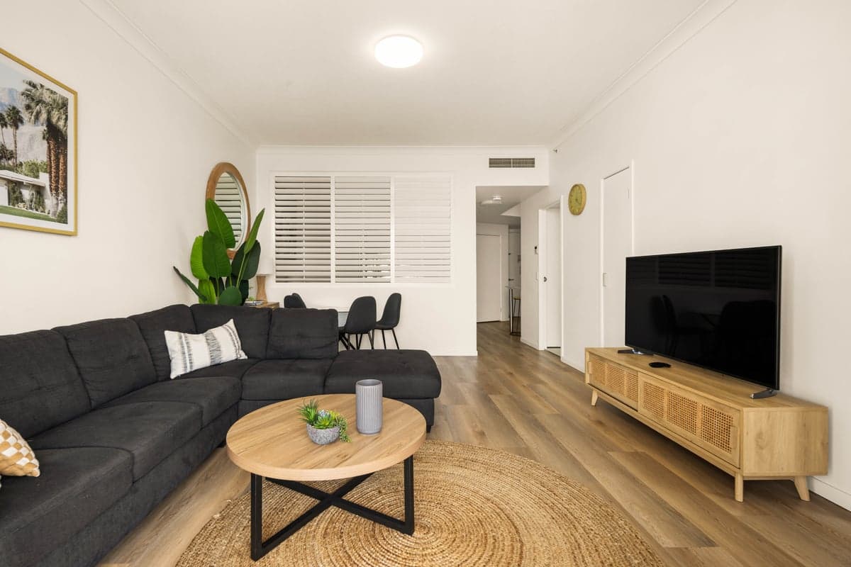 Furnished 2 Bedroom House in Surfers Paradise