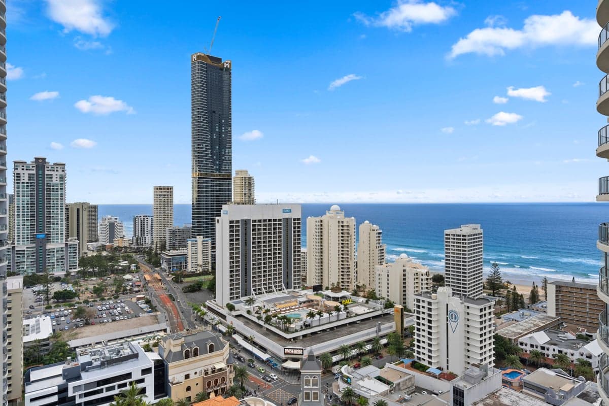 Furnished 2 Bedroom House in Surfers Paradise