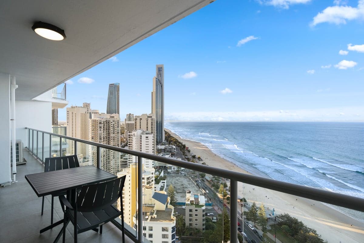 Furnished 2 Bedroom House in Surfers Paradise