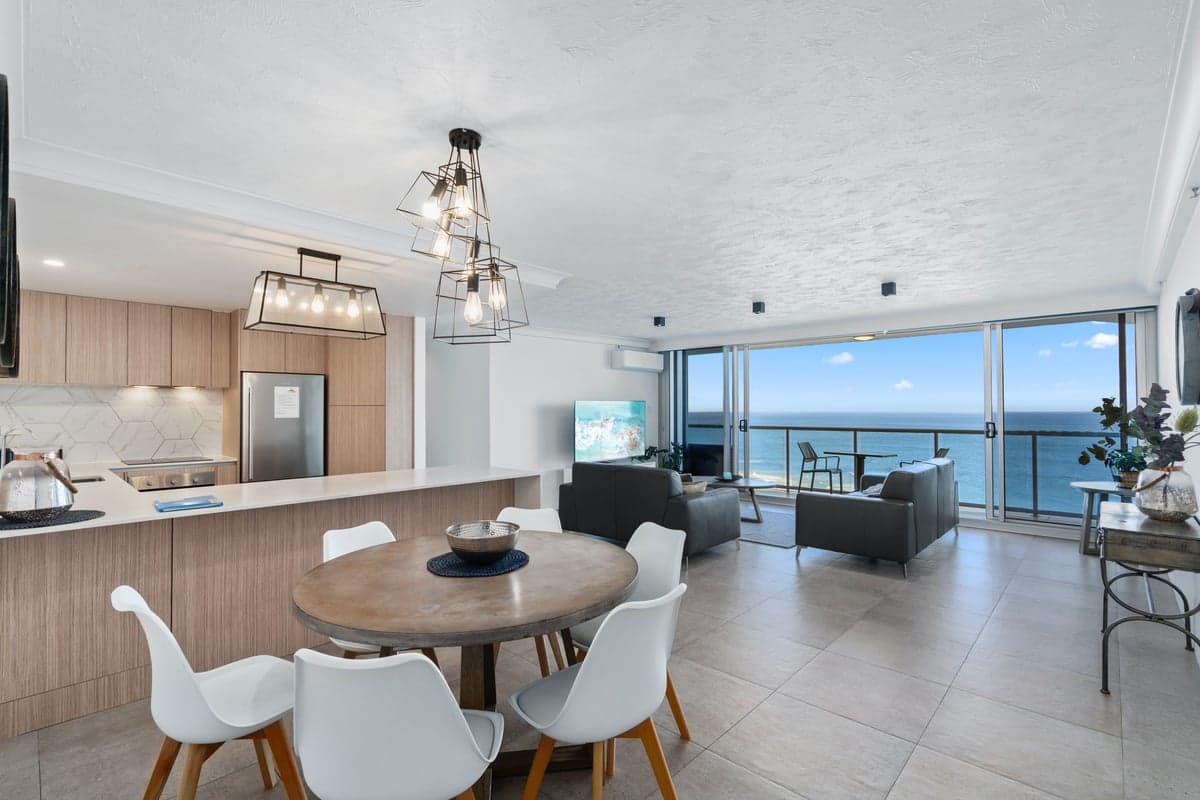 Furnished 2 Bedroom House in Surfers Paradise