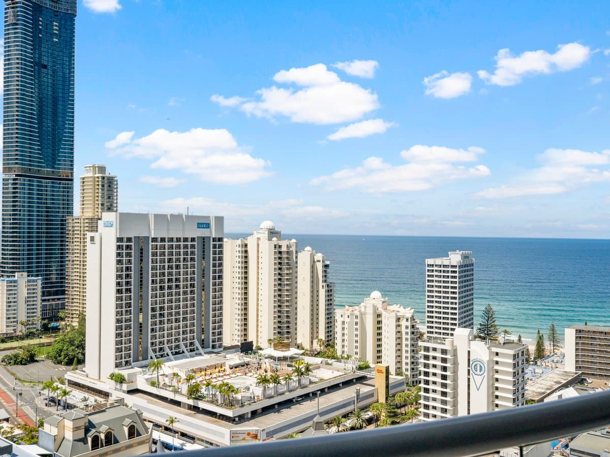 Furnished 2 Bedroom House in Surfers Paradise