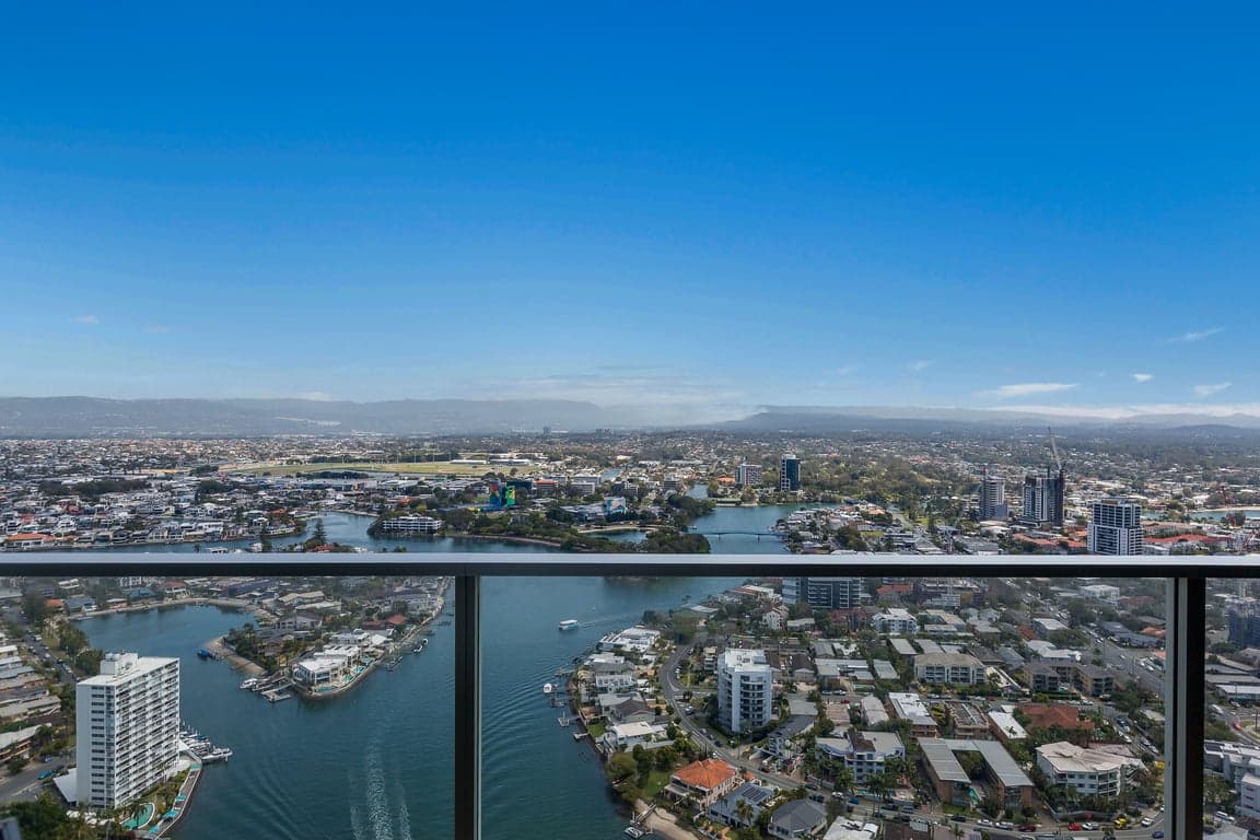 Furnished 2 Bedroom House in Surfers Paradise