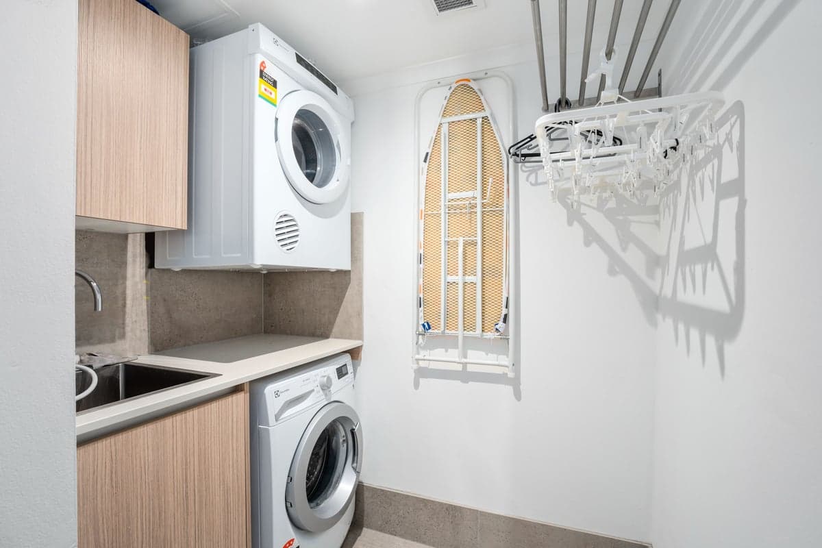 Furnished 2 Bedroom House in Surfers Paradise