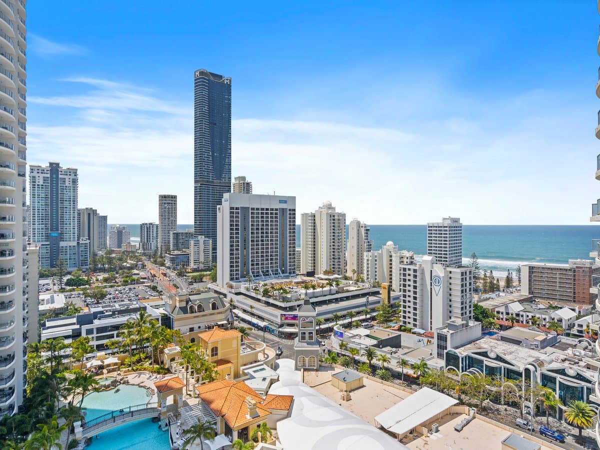 Furnished 2 Bedroom House in Surfers Paradise