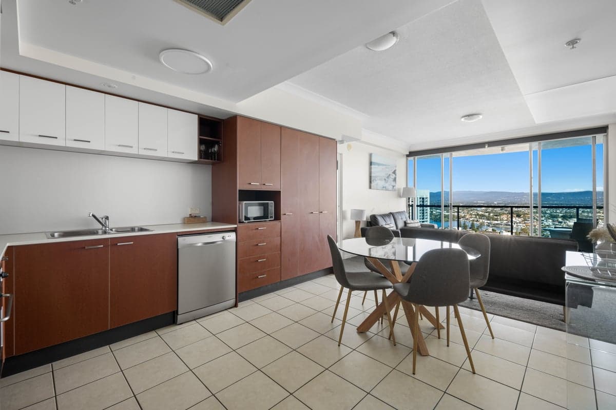 Furnished 2 Bedroom House in Surfers Paradise