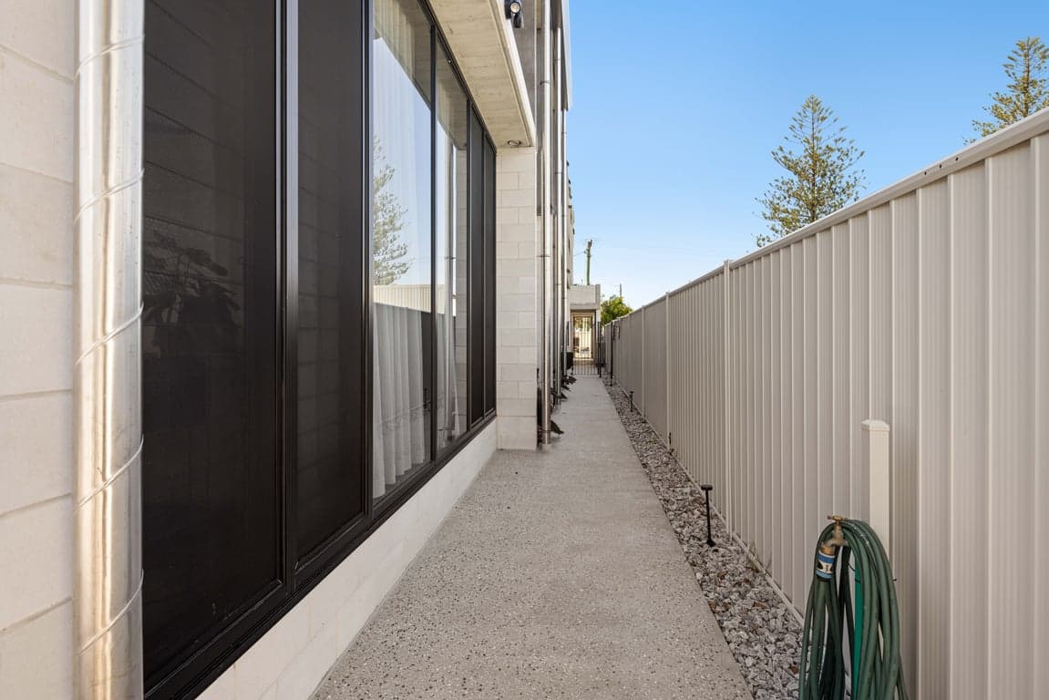 Furnished 2 Bedroom House in Runaway Bay