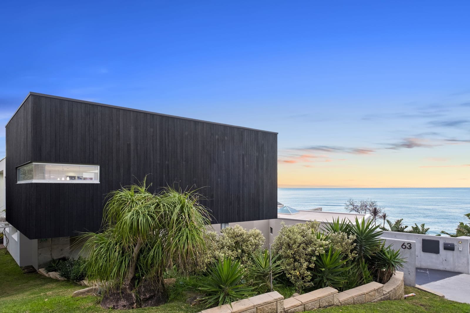 Furnished 4 Bedroom House in Forresters Beach