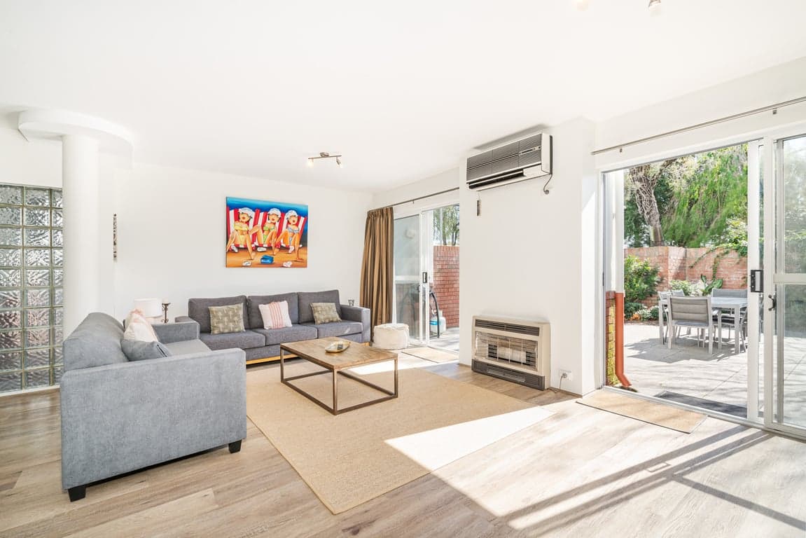 Furnished 3 Bedroom House in Broadwater