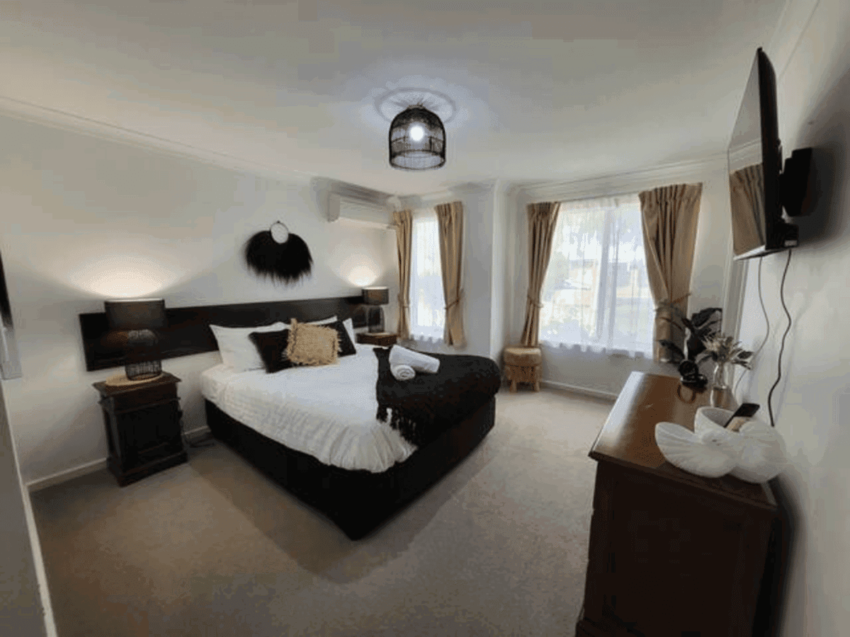 Furnished 2 Bedroom House in Broadwater