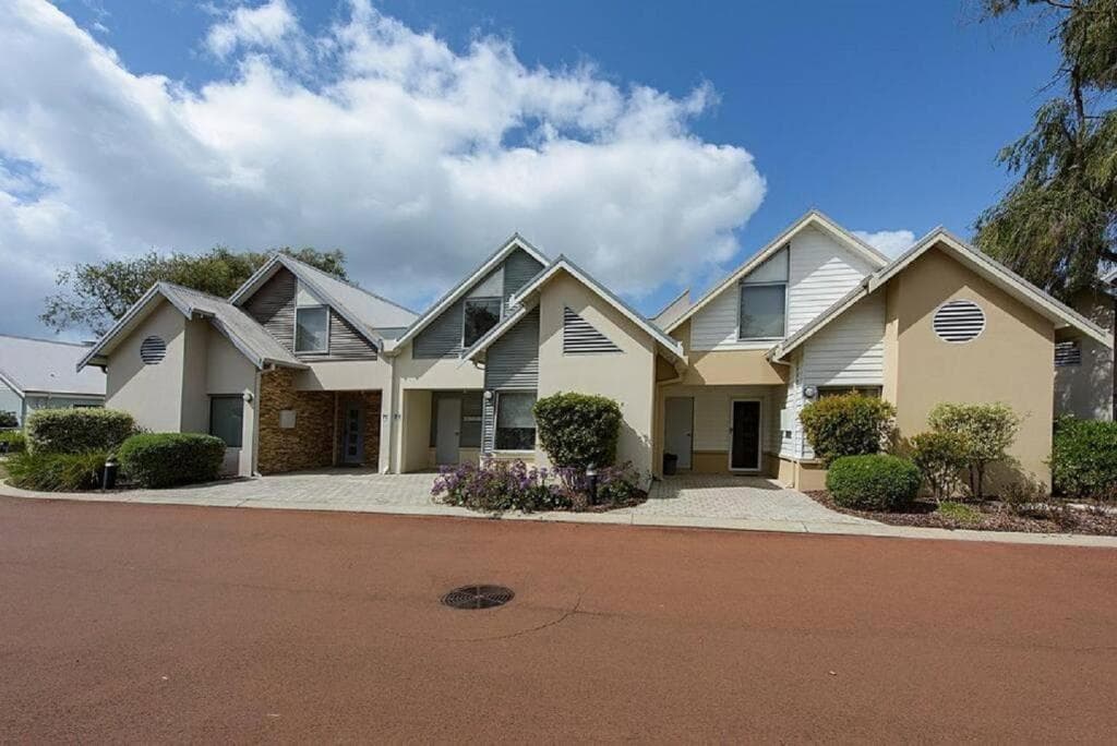 Furnished 3 Bedroom House in Broadwater