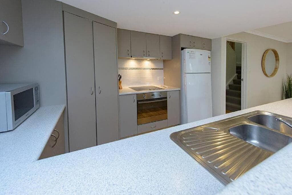 Furnished 3 Bedroom House in Broadwater