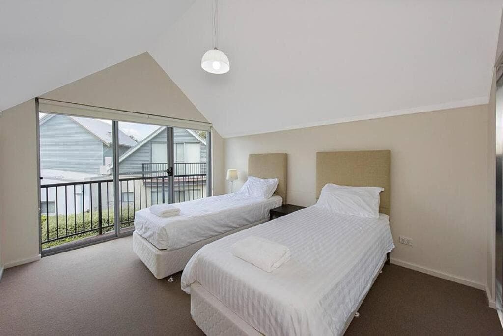 Furnished 3 Bedroom House in Broadwater