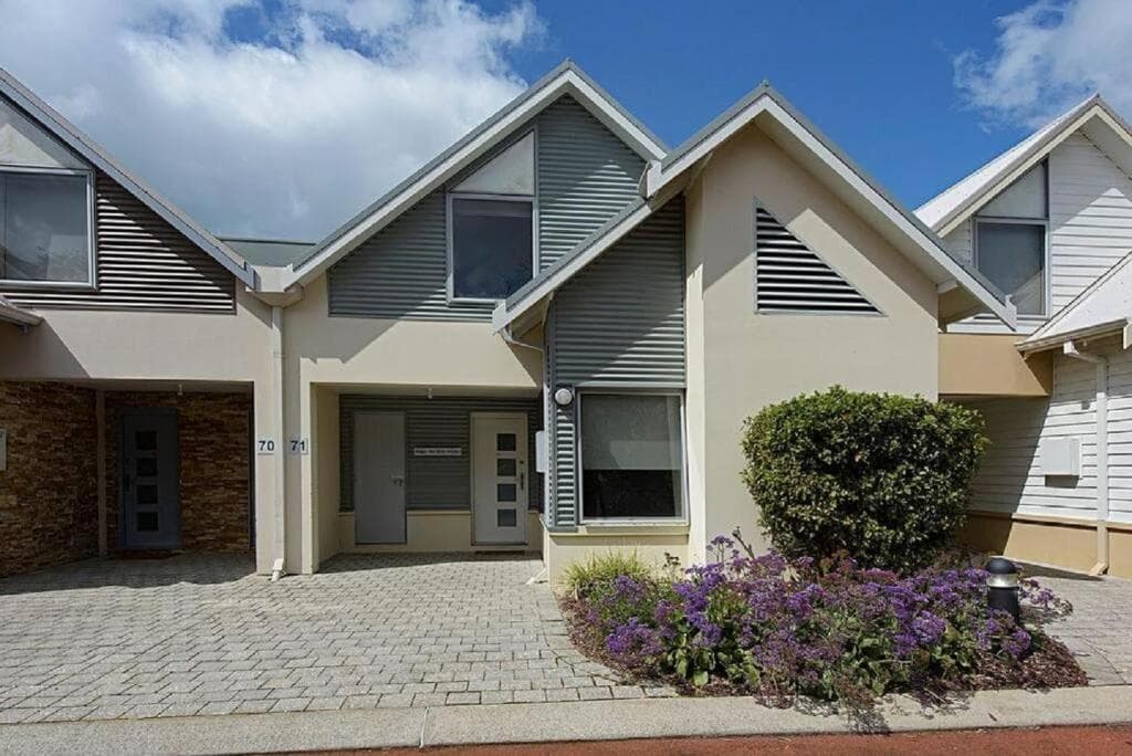 Furnished 3 Bedroom House in Broadwater