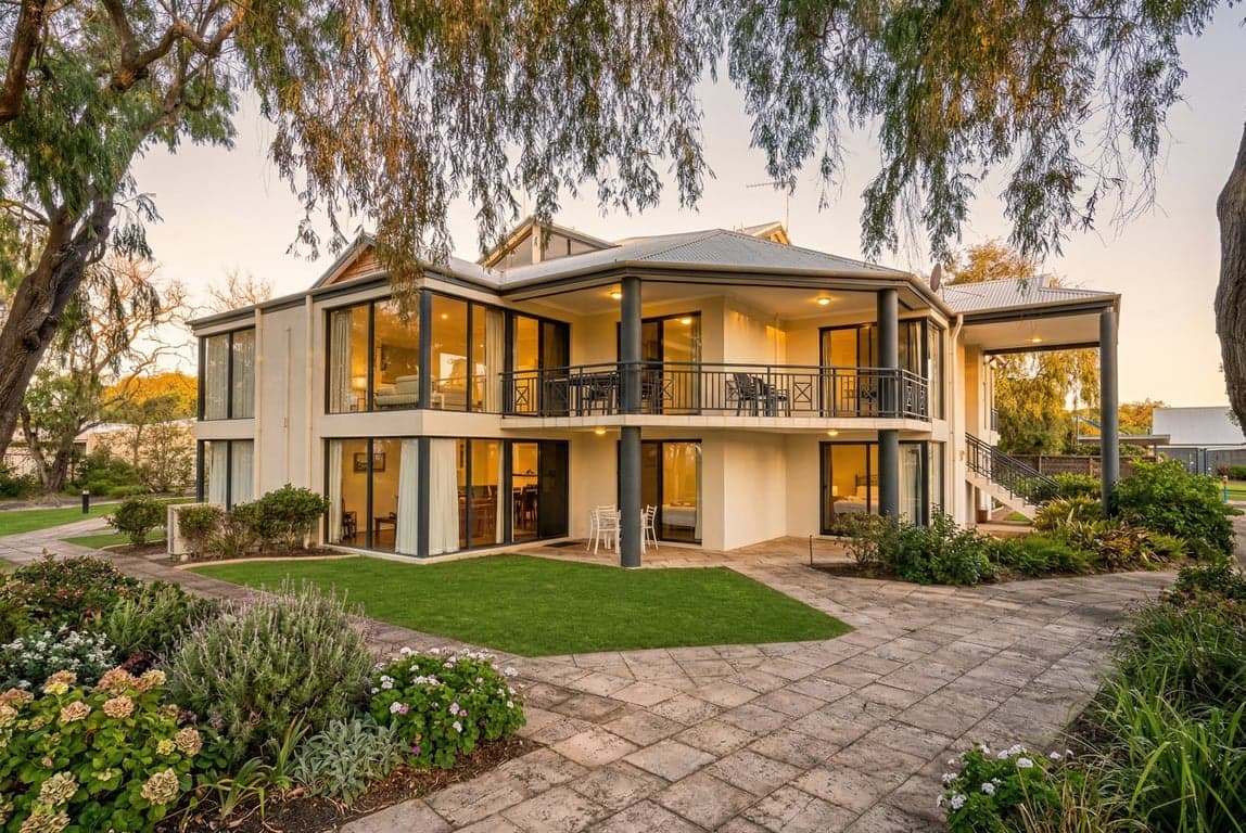Furnished 2 Bedroom House in Broadwater