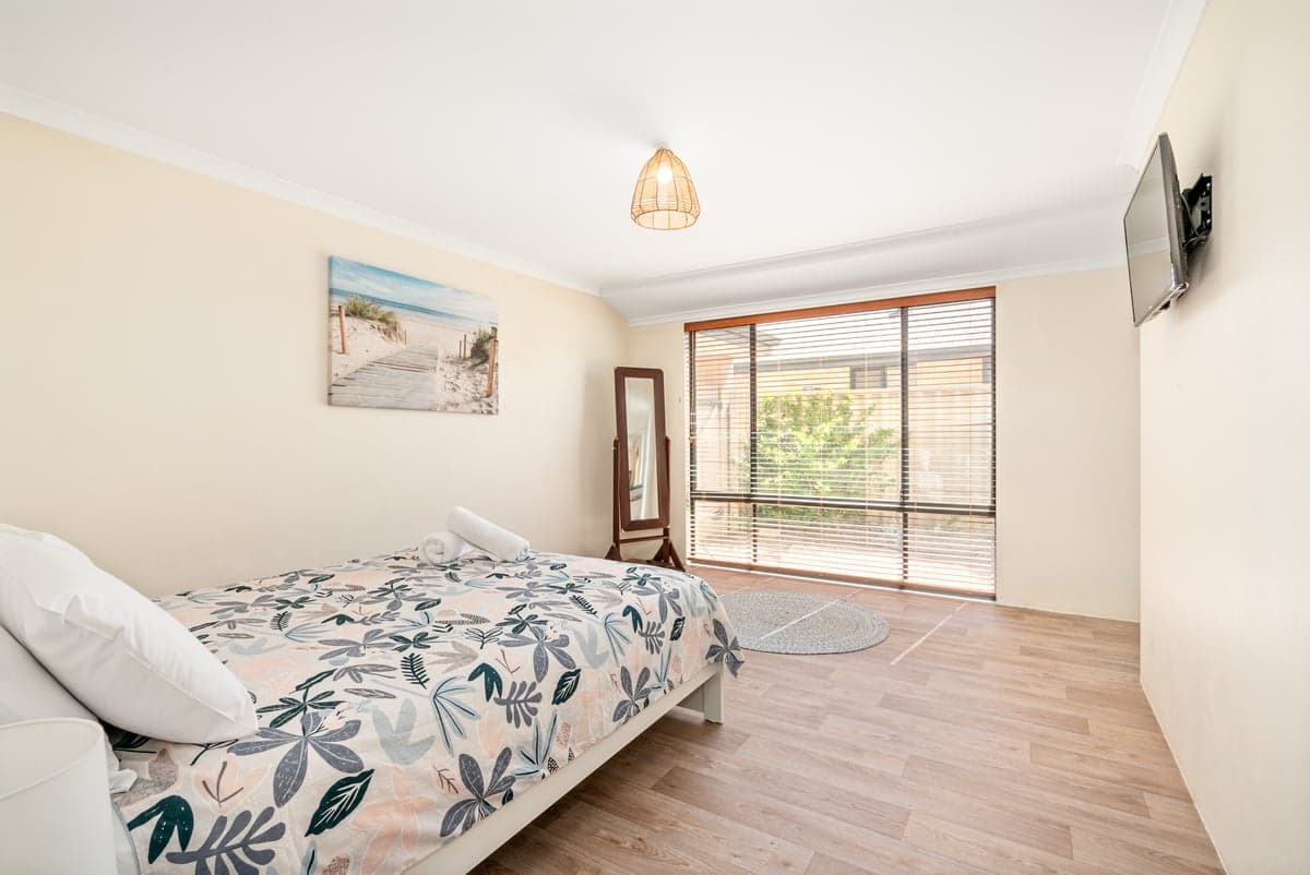 Furnished 4 Bedroom House in Broadwater