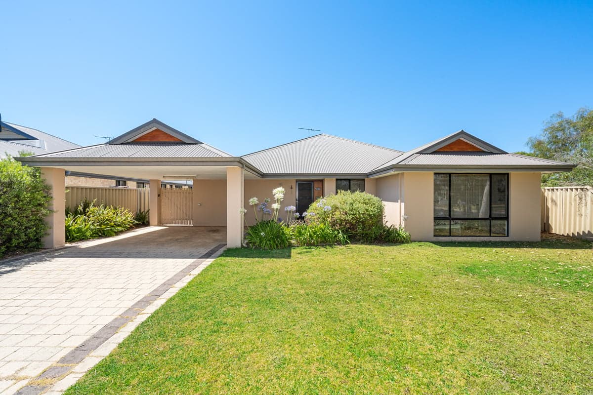 Furnished 4 Bedroom House in Broadwater