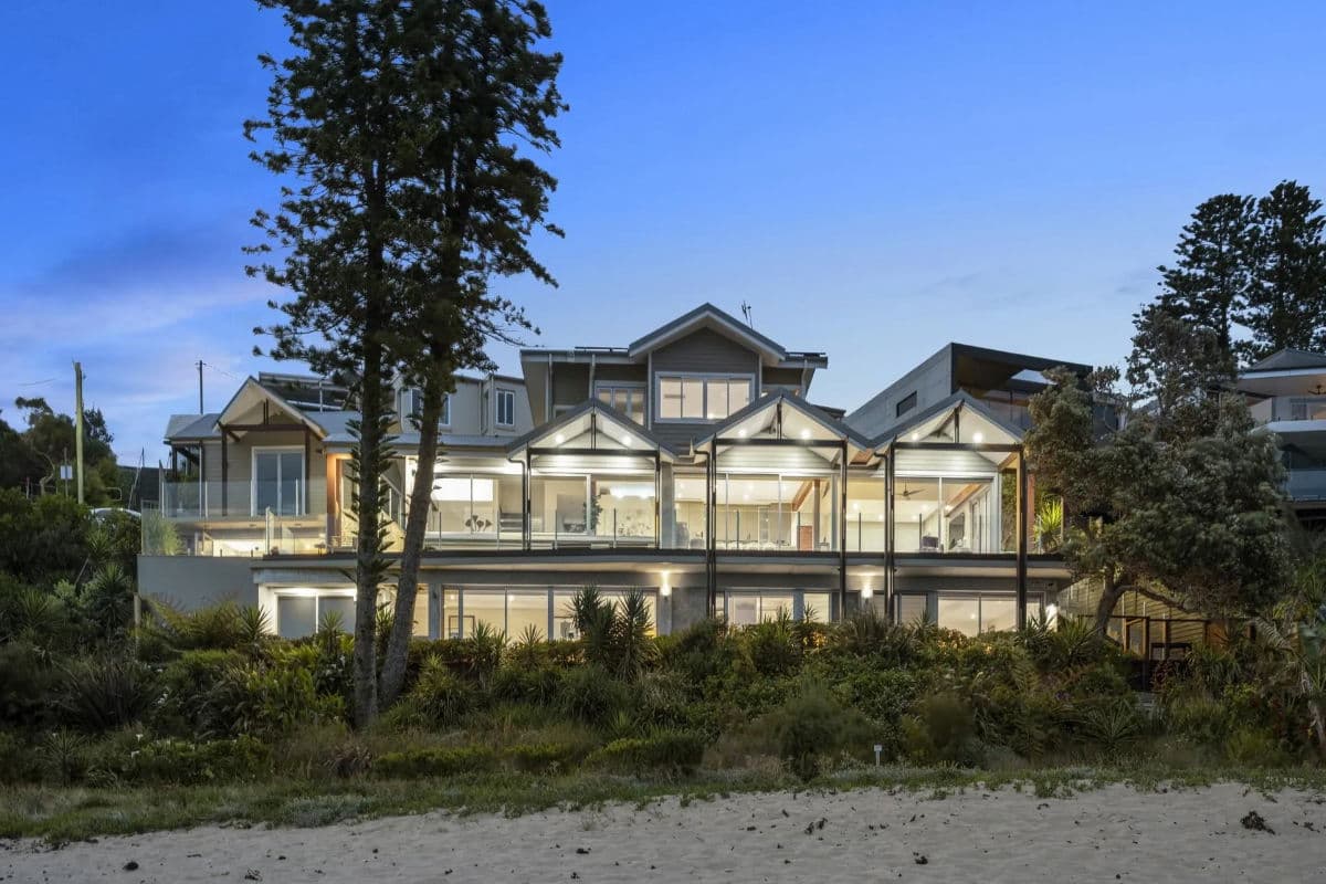 Furnished 5 Bedroom House in Toowoon Bay