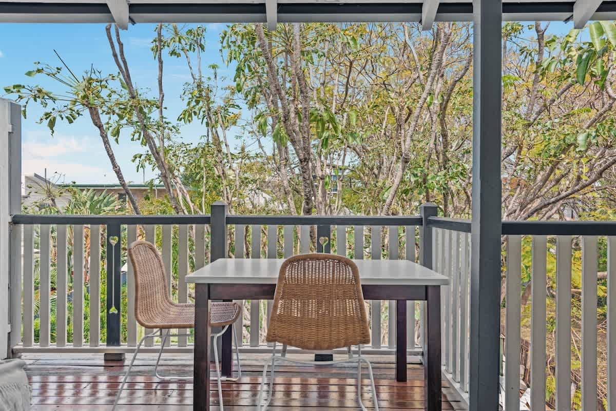 Furnished 1 Bedroom Apartment in New Farm