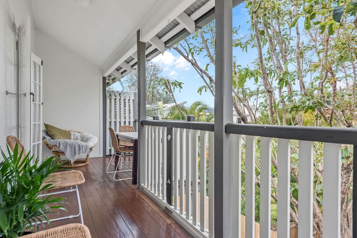 Furnished 1 Bedroom Apartment in New Farm