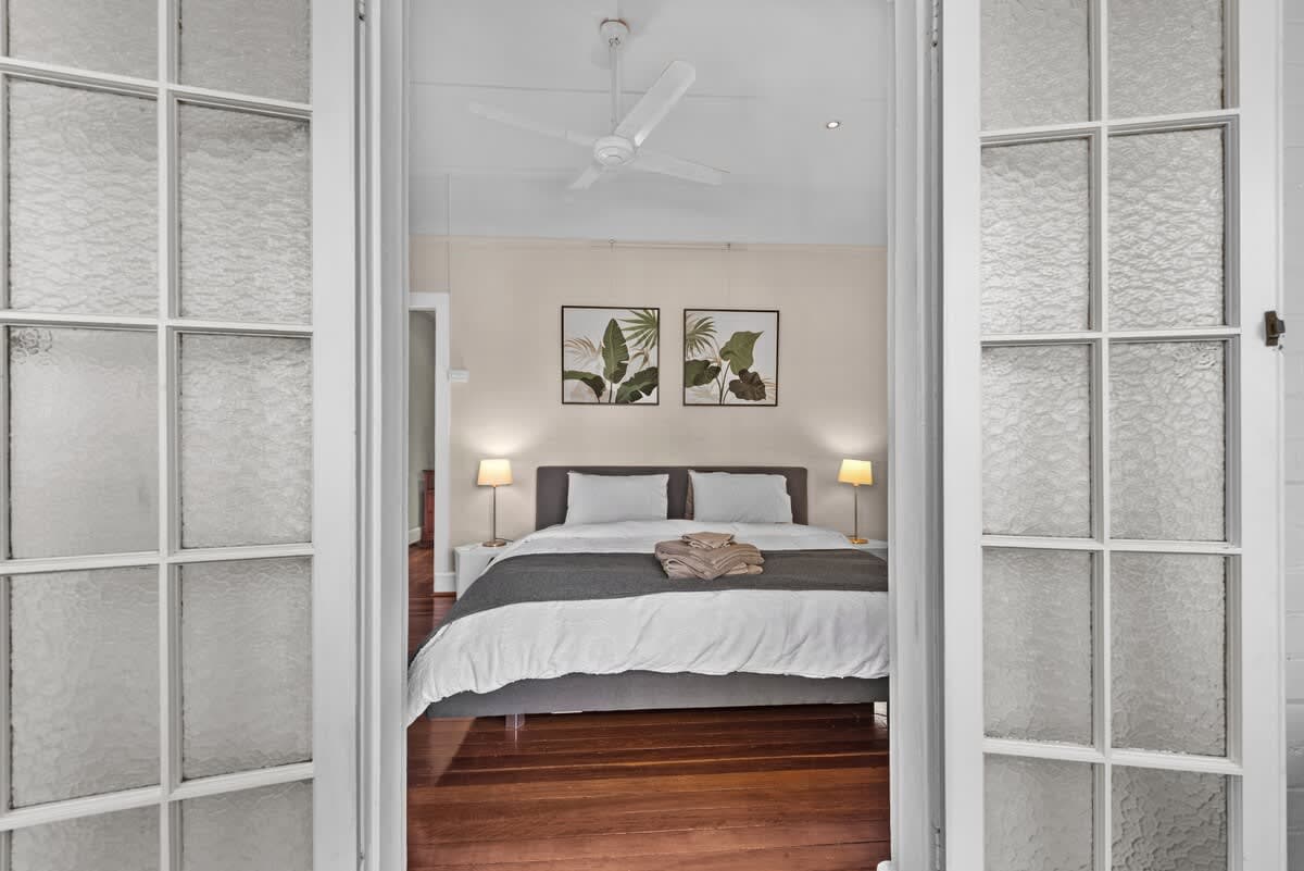 Furnished 1 Bedroom Apartment in New Farm