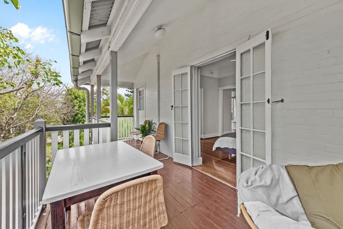 Furnished 1 Bedroom Apartment in New Farm