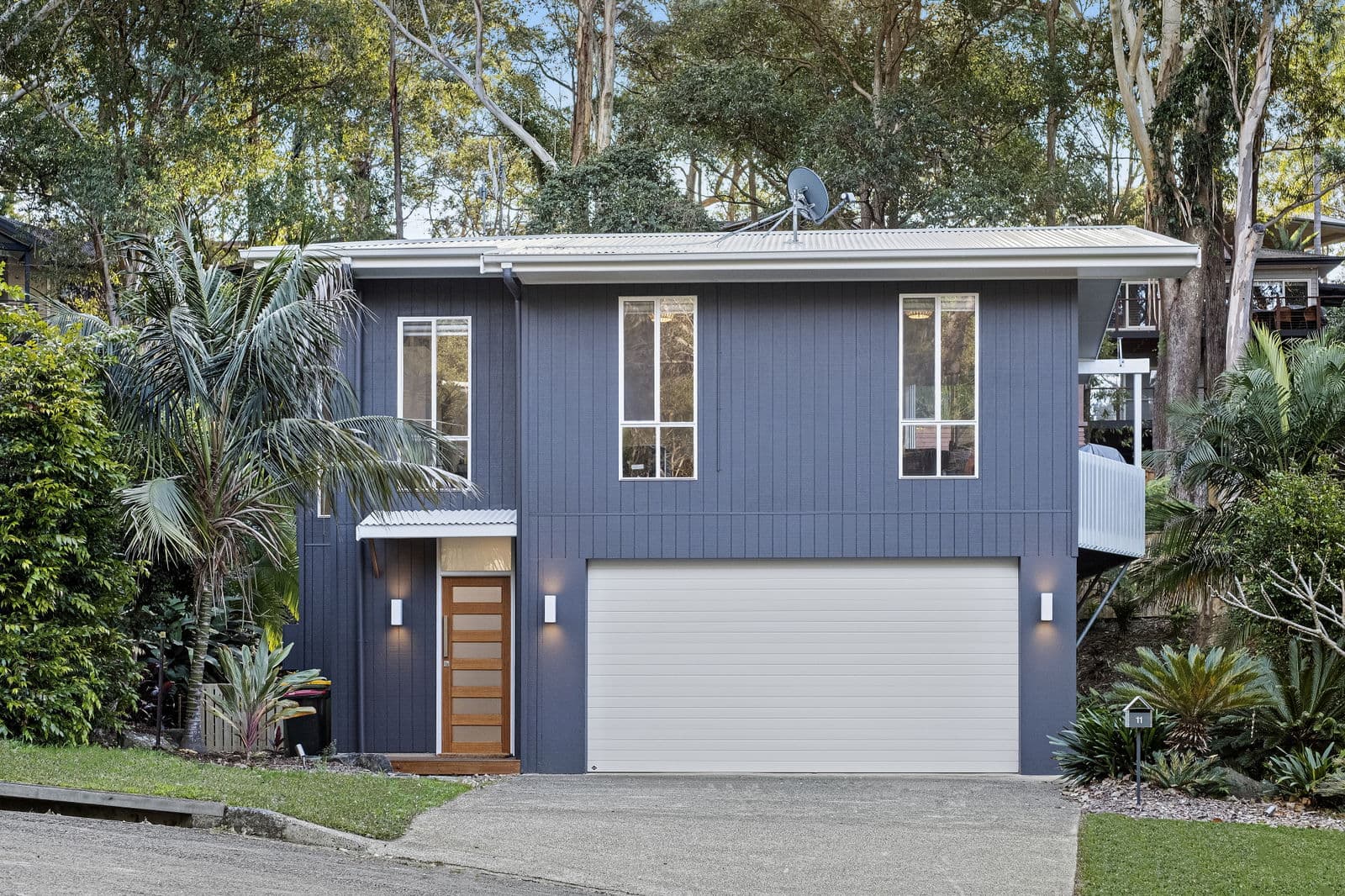 Furnished 5 Bedroom House in MacMasters Beach