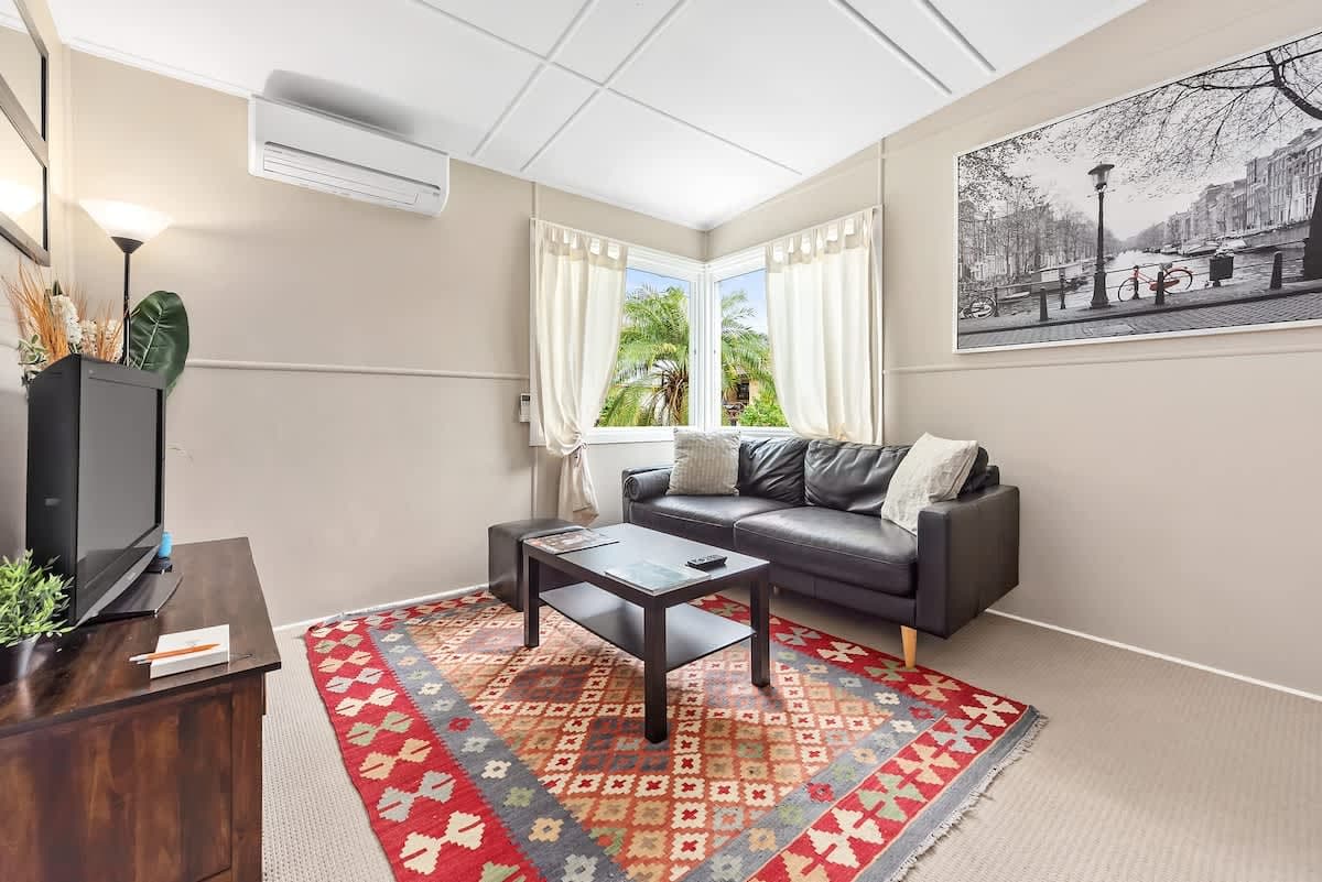 Furnished 1 Bedroom Apartment in New Farm