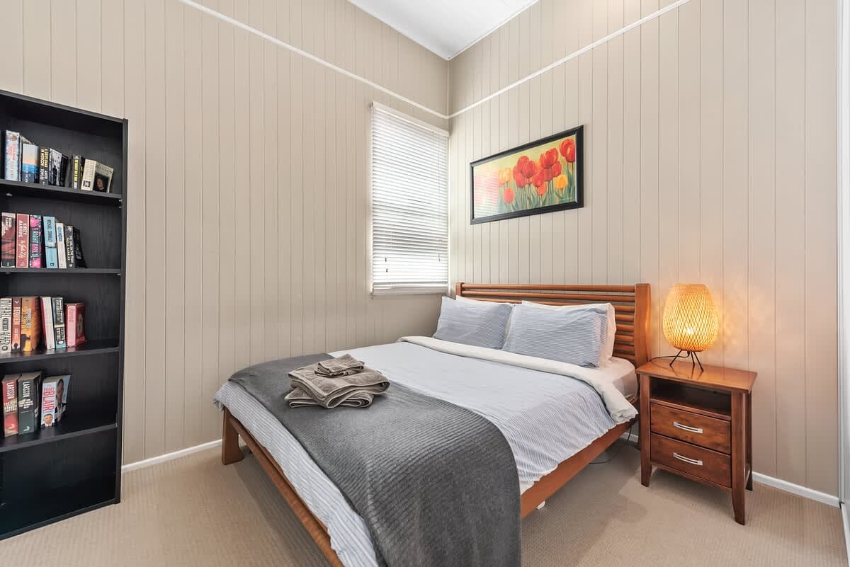 Furnished 1 Bedroom Apartment in New Farm
