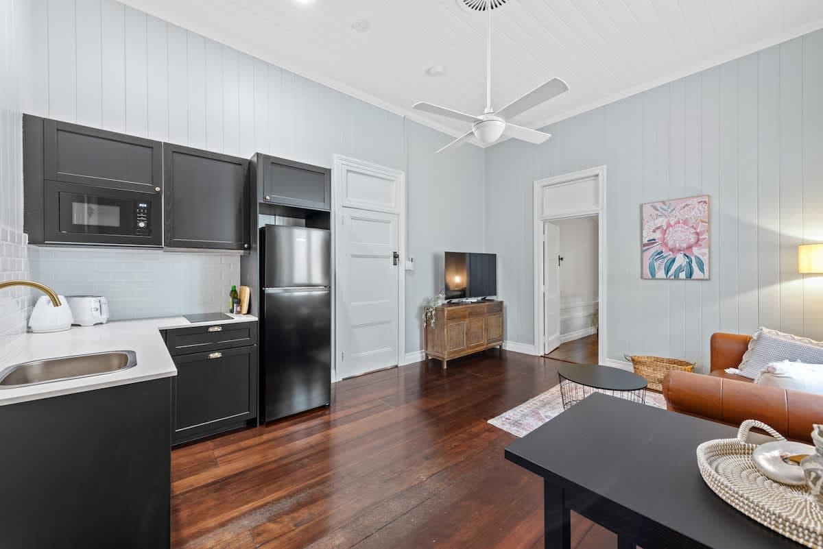 Furnished 1 Bedroom Apartment in New Farm