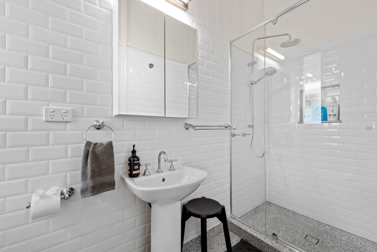Furnished 1 Bedroom Apartment in New Farm