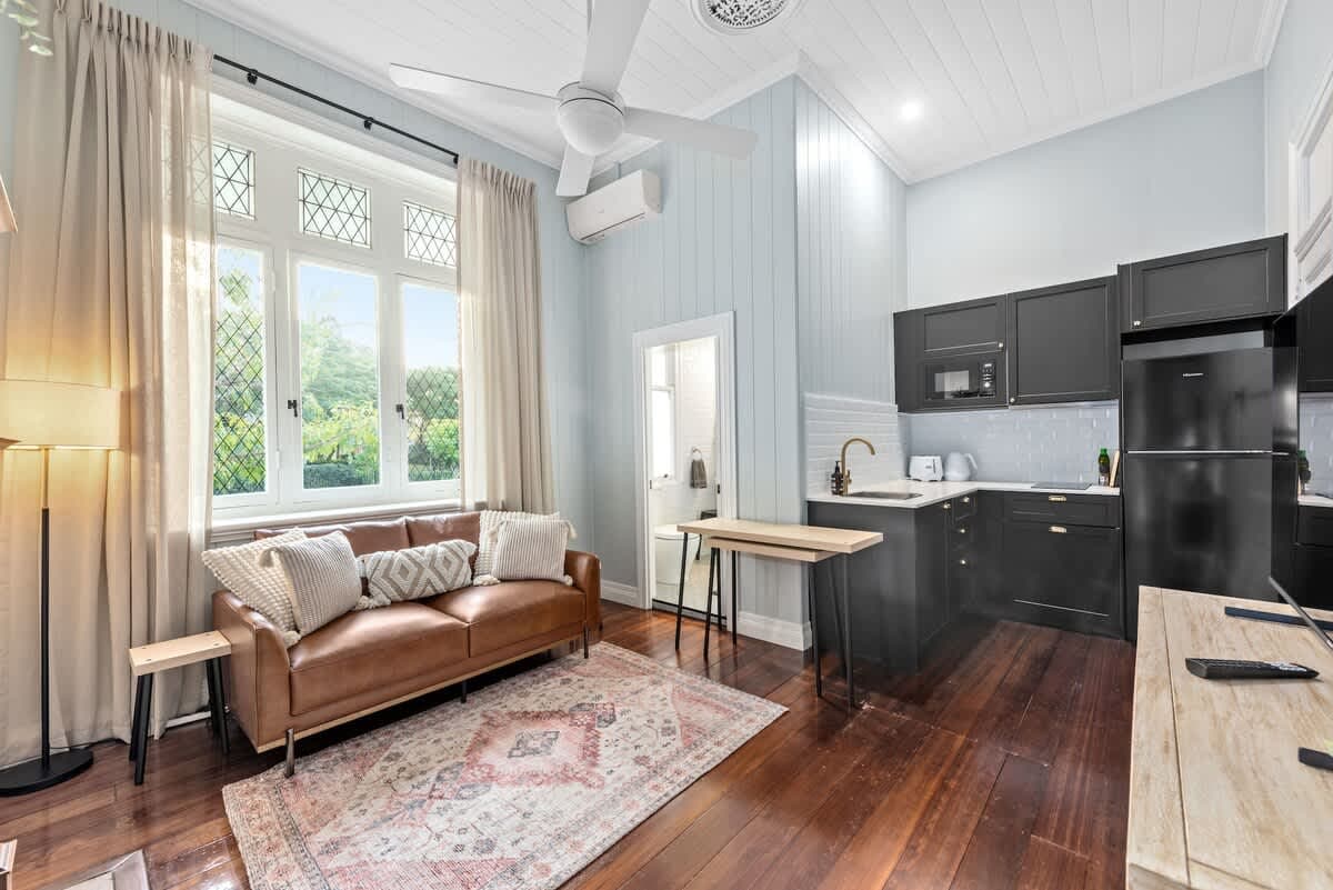 Furnished 1 Bedroom Apartment in New Farm