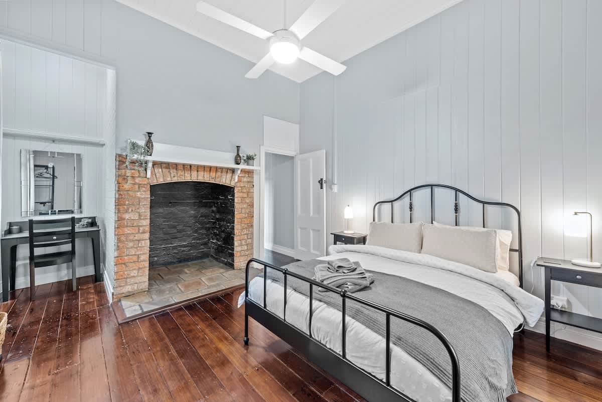 Furnished 1 Bedroom Apartment in New Farm