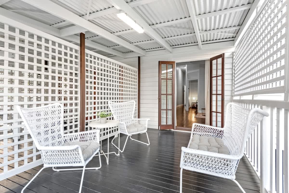 Furnished 2 Bedroom Apartment in New Farm