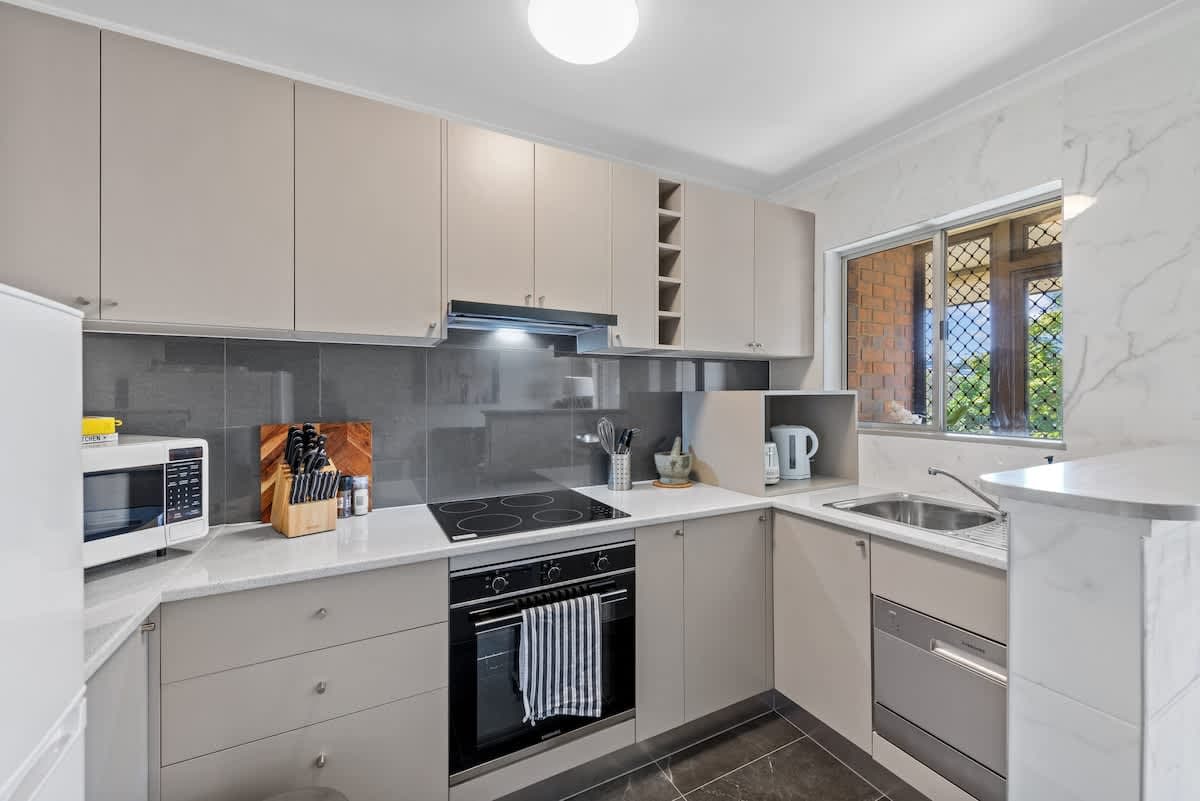 Furnished 1 Bedroom Apartment in New Farm