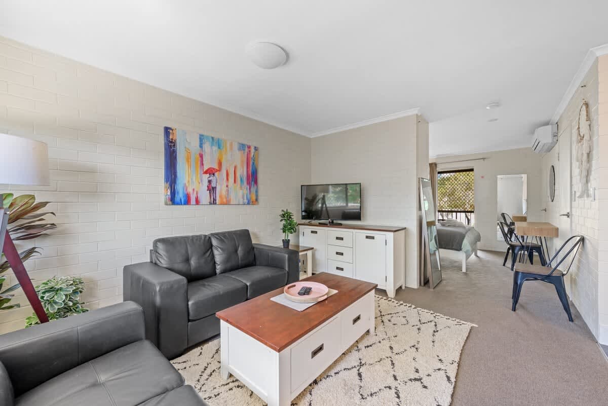 Furnished 1 Bedroom Apartment in New Farm