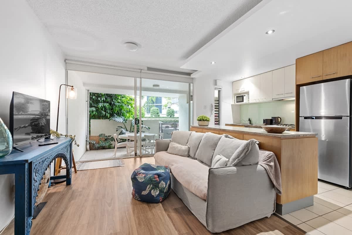 Furnished 2 Bedroom Apartment in Teneriffe