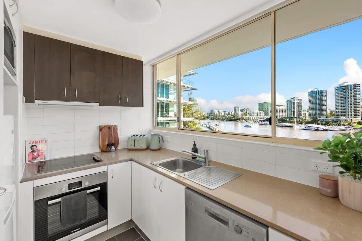 Furnished 1 Bedroom Apartment in New Farm