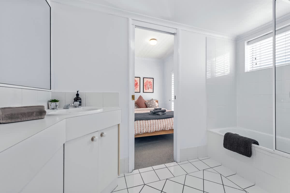 Furnished 2 Bedroom Apartment in Indooroopilly