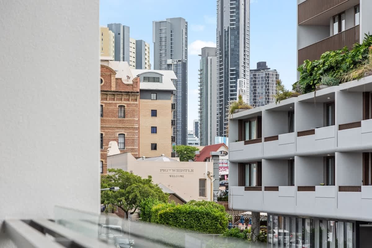 Furnished 1 Bedroom Apartment in Fortitude Valley