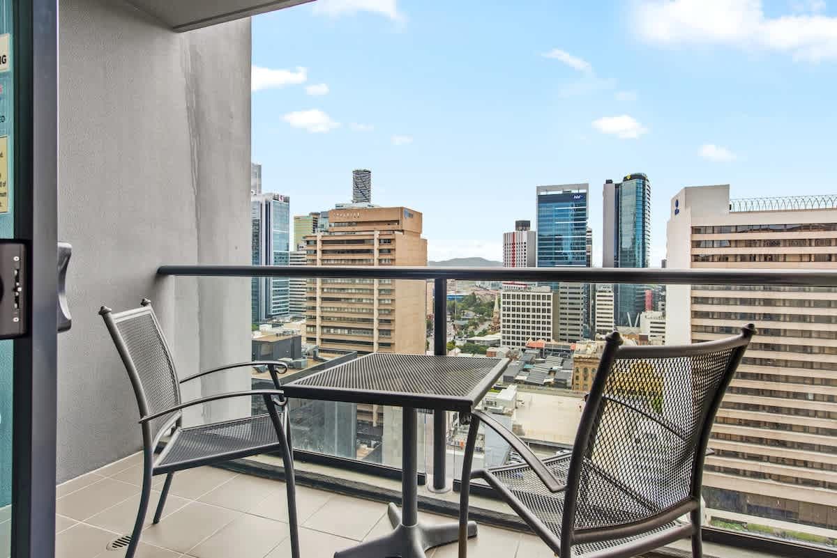 Furnished 1 Bedroom Apartment in Brisbane City