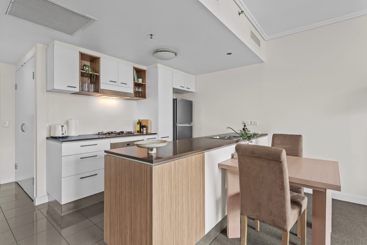 Furnished 1 Bedroom Apartment in Brisbane City